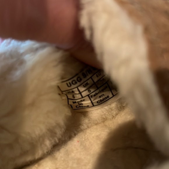 Ugg women's Slippers size 6 - Picture 8 of 8